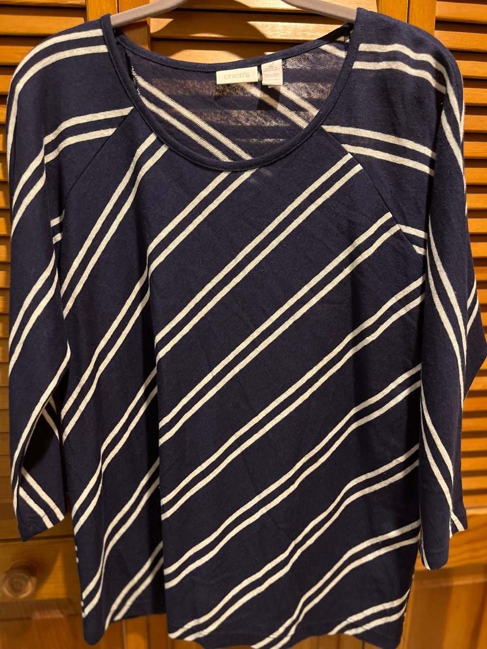 40. WOMENS CHICO’S 2/L DETAIL TOP